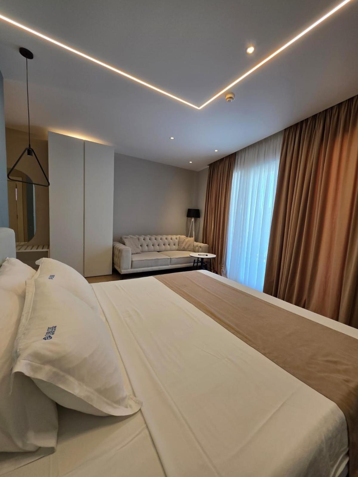 Orik Hotel & Spa Radhimë Esterno foto
