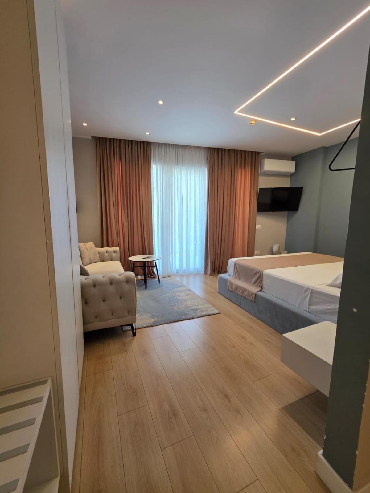 Orik Hotel & Spa Radhimë Esterno foto
