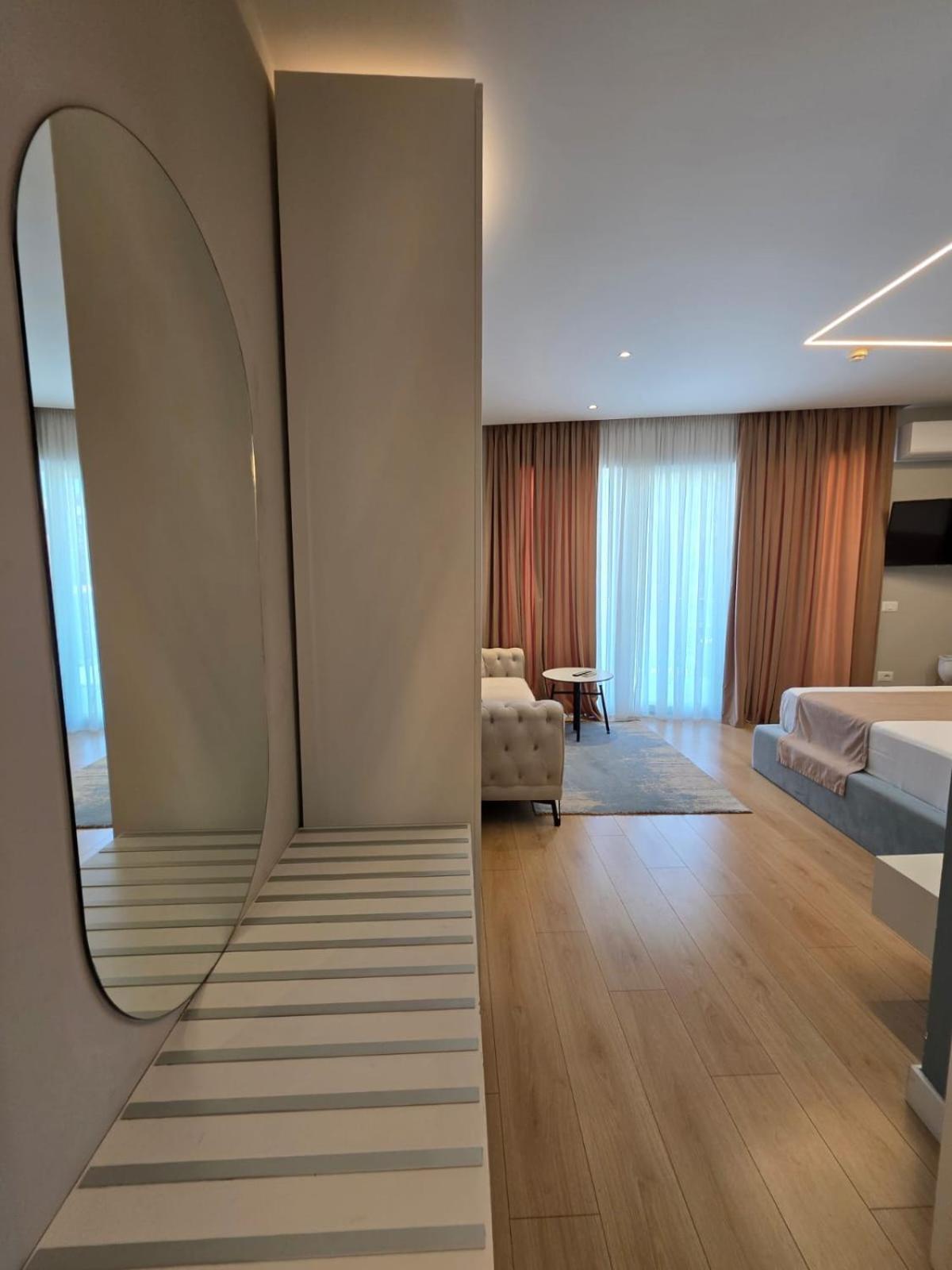 Orik Hotel & Spa Radhimë Esterno foto