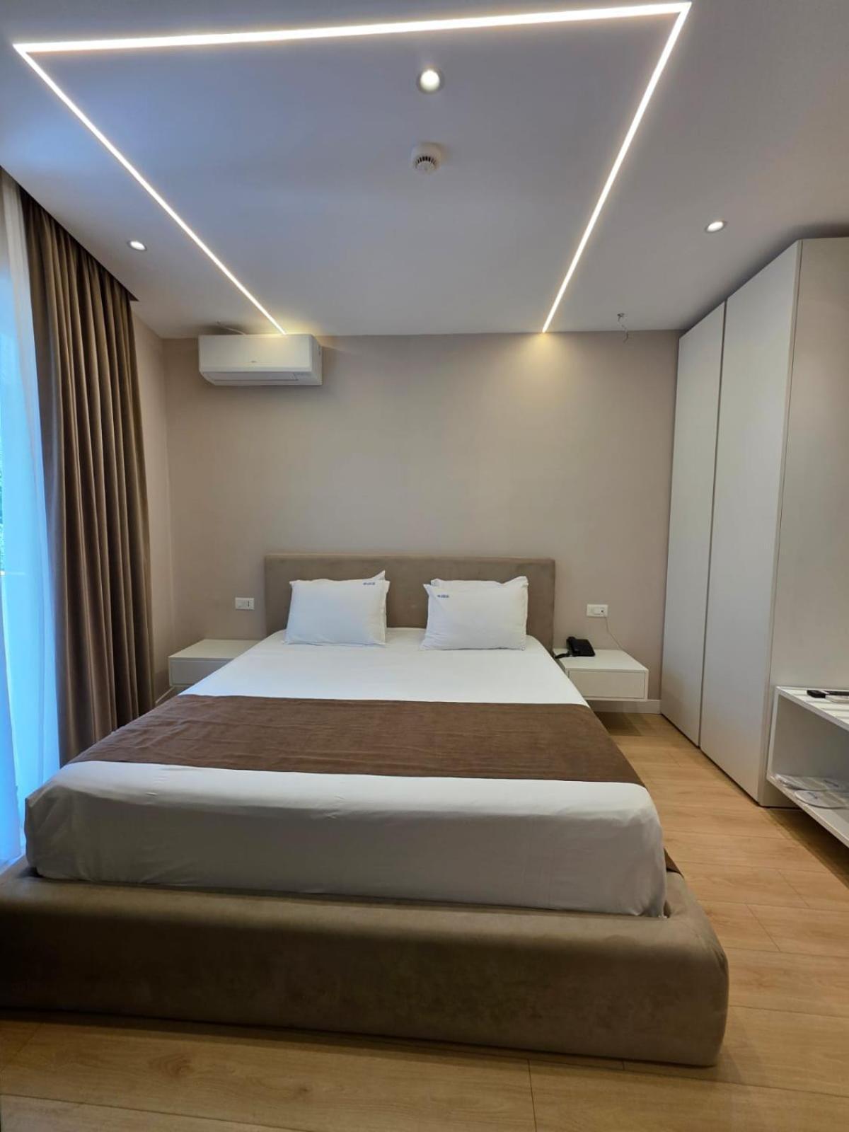 Orik Hotel & Spa Radhimë Esterno foto