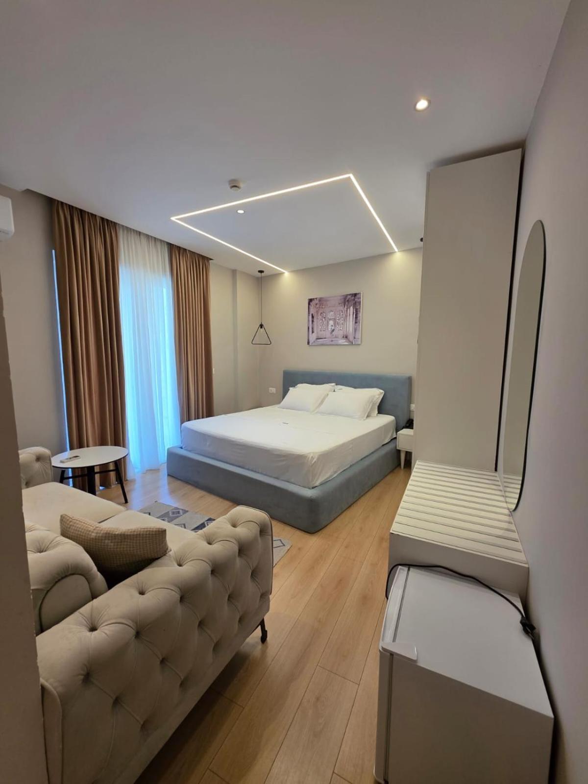 Orik Hotel & Spa Radhimë Esterno foto