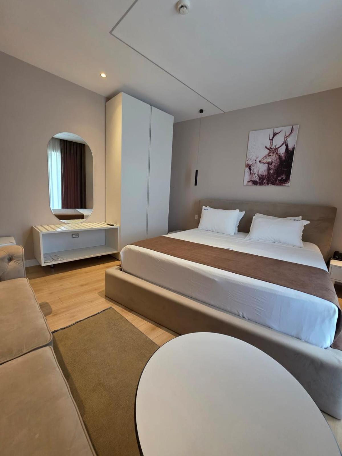 Orik Hotel & Spa Radhimë Esterno foto