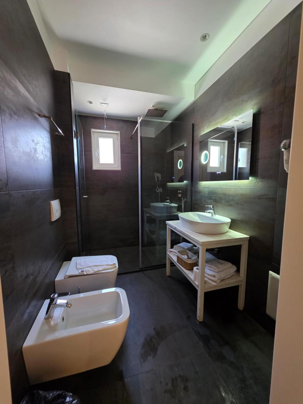Orik Hotel & Spa Radhimë Esterno foto